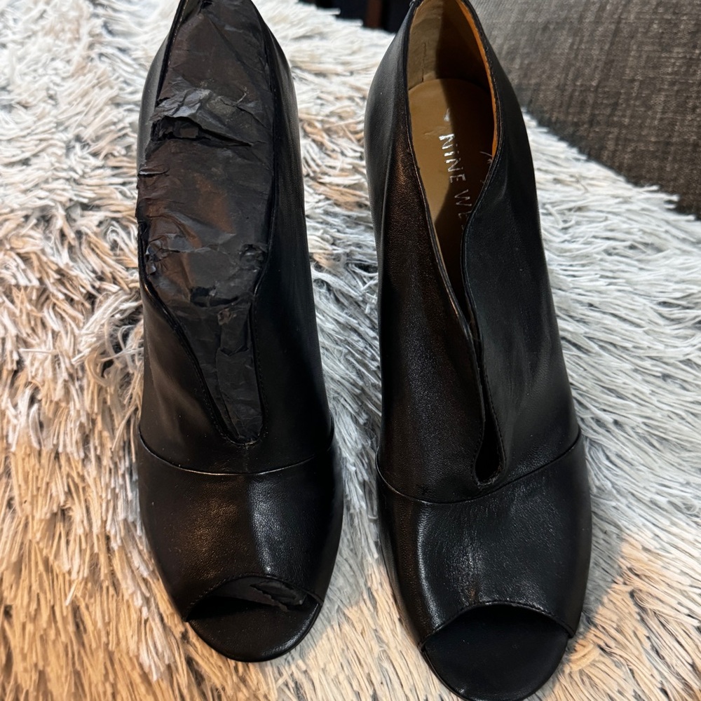 Nine West 6.5, 4” heel. Brand new without tags.